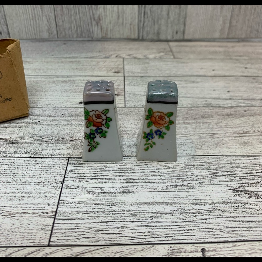 Vintage Petite Lusterware Made in Occupied Japan Shakers